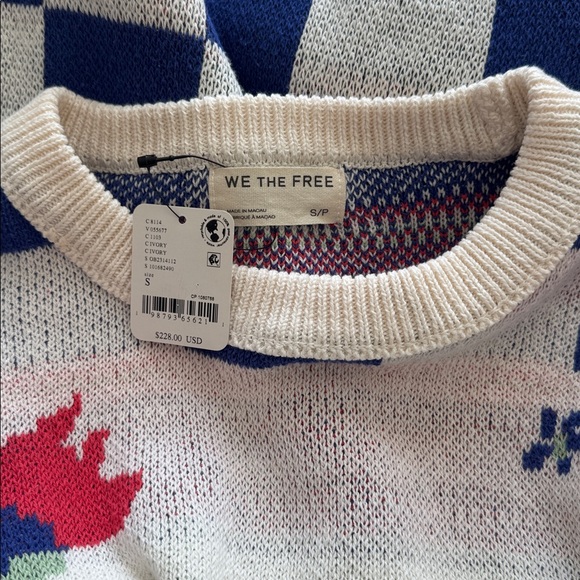 🎉HP🎉 We The Free Limited Edition Floral Sweater - Picture 6 of 9